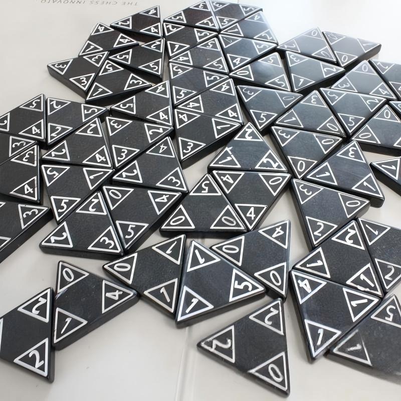 Juego de Dominó Triangular de  - Party Family Games reseña y precio