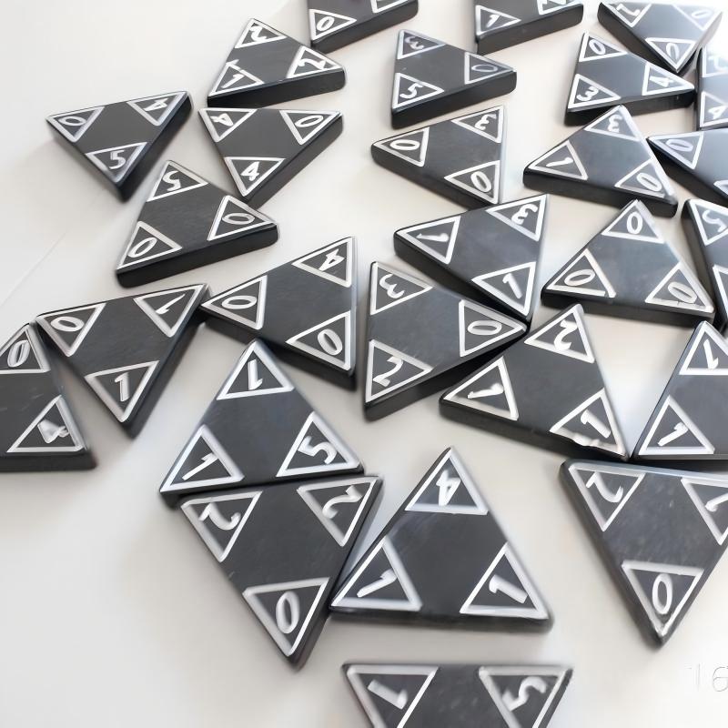 Juego de Dominó Triangular de  - Party Family Games reseña y precio